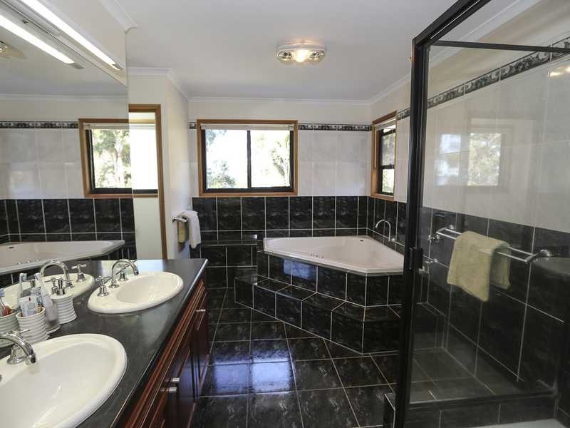 5 Creek Road, Tannum Sands QLD 4680