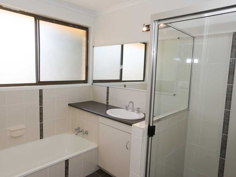 32 Centenary Drive, Boyne Island QLD 4680