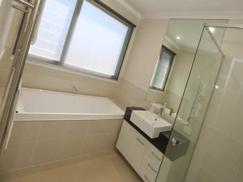 33 Tulipwood Circuit, Boyne Island QLD 4680