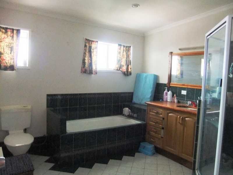 23 Malpas Street, Boyne Island QLD 4680