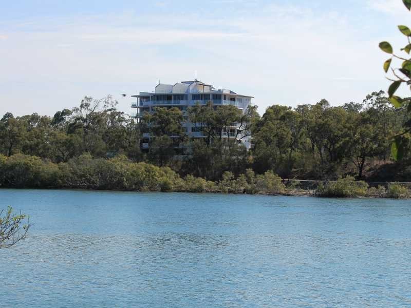 13/2 The Promenade, Boyne Island QLD 4680