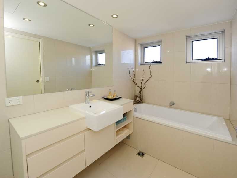 13/2 The Promenade, Boyne Island QLD 4680