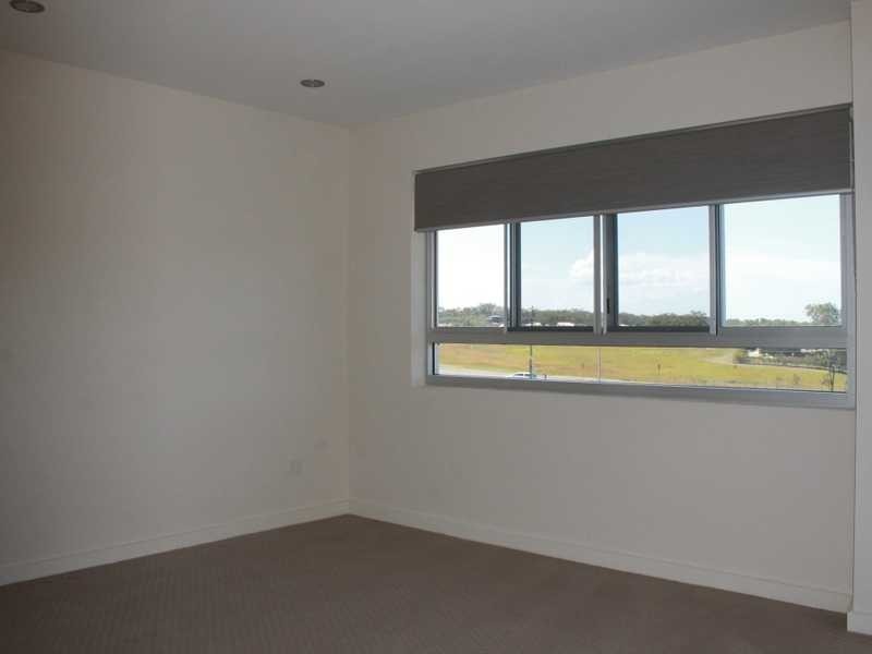 13/2 The Promenade, Boyne Island QLD 4680