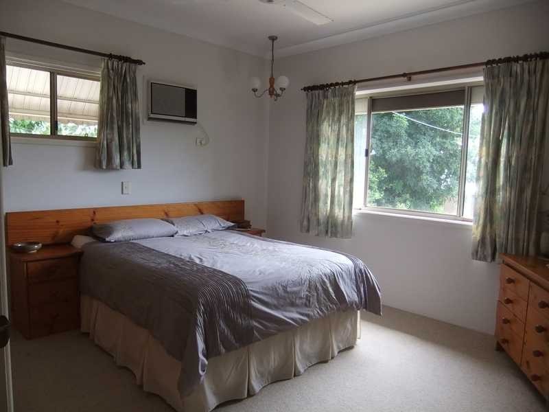 24 Sayre Crescent, Boyne Island QLD 4680