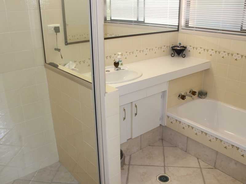 2 Andrew Court, Boyne Island QLD 4680