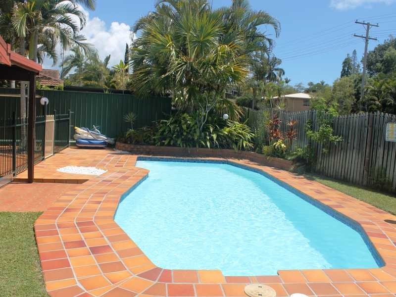 2 Andrew Court, Boyne Island QLD 4680