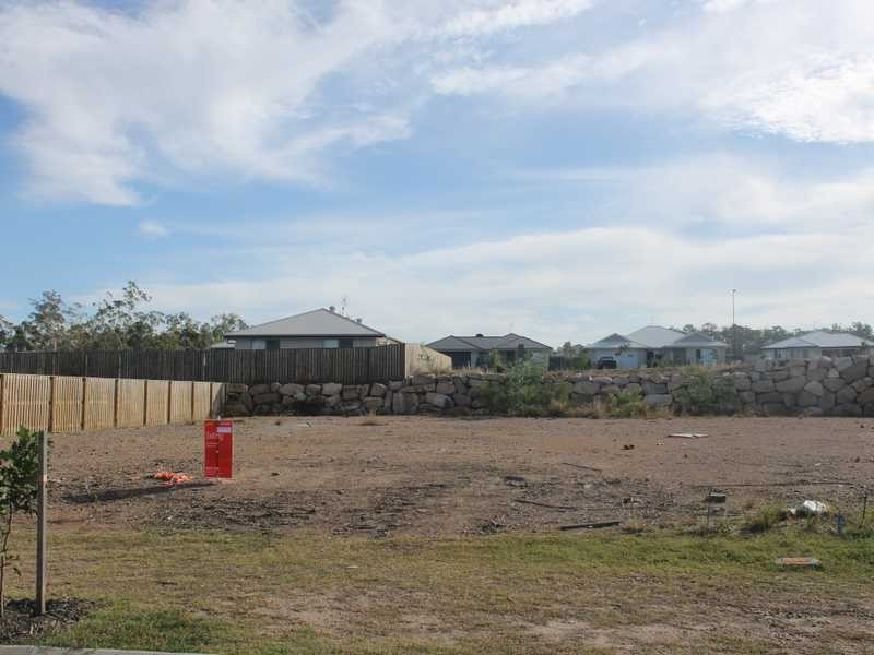 14 Clover Crescent, Boyne Island QLD 4680