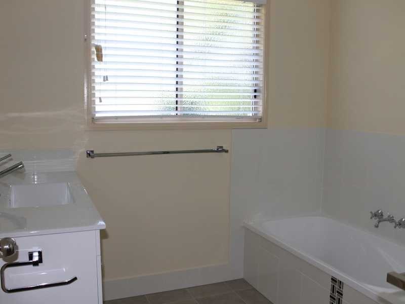 6 Swains Court, Boyne Island QLD 4680