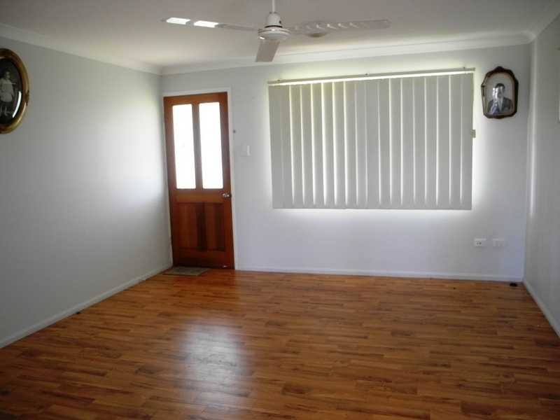 12 Hickman Street, Bororen QLD 4678