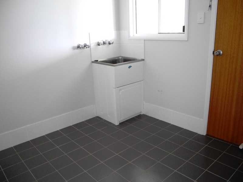 12 Hickman Street, Bororen QLD 4678