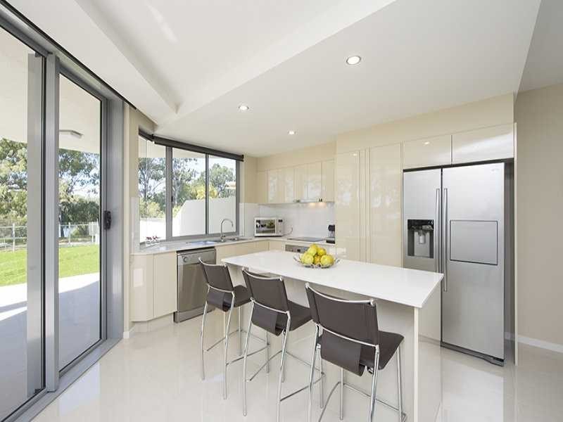 10 Wyndham Avenue, Boyne Island QLD 4680