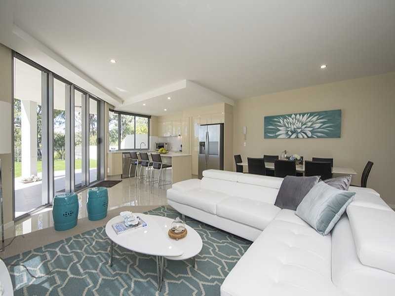 10 Wyndham Avenue, Boyne Island QLD 4680