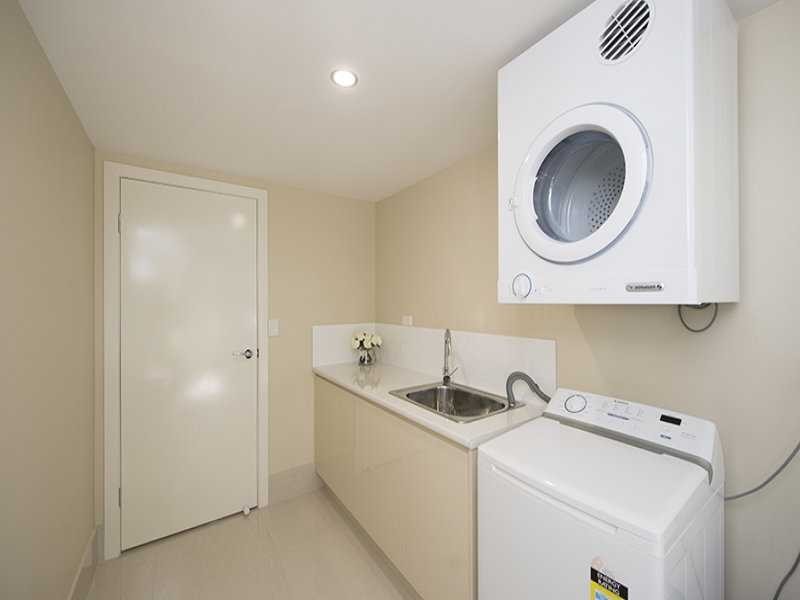10 Wyndham Avenue, Boyne Island QLD 4680
