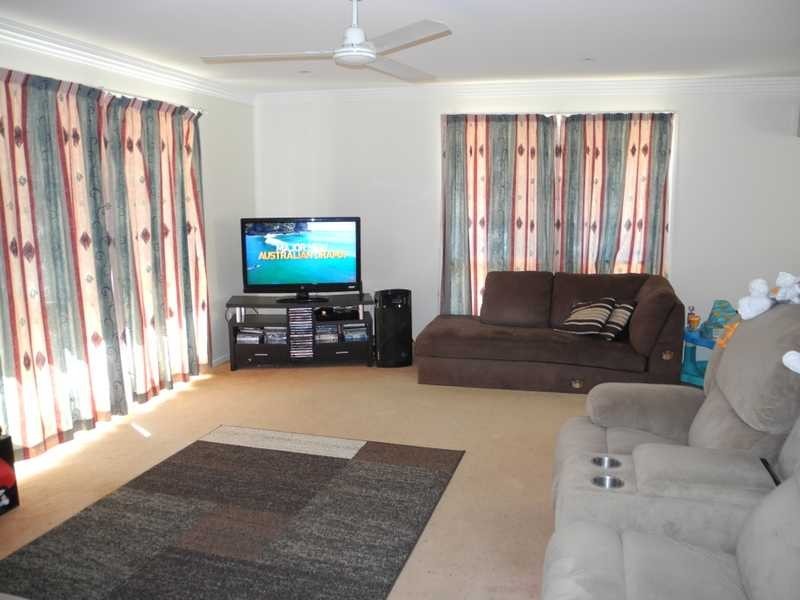 11 Lighthouse Drive, Boyne Island QLD 4680
