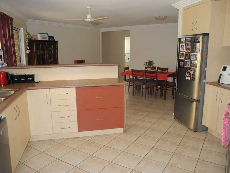 11 Lighthouse Drive, Boyne Island QLD 4680