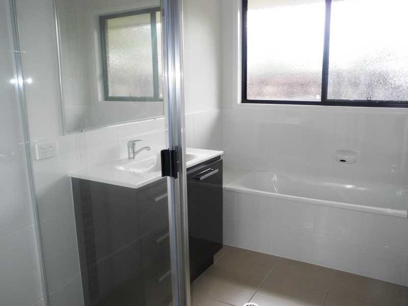 19 Jeana Close, Boyne Island QLD 4680