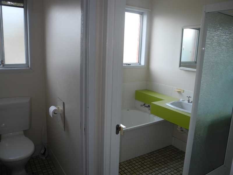 28 Centenary Drive, Boyne Island QLD 4680