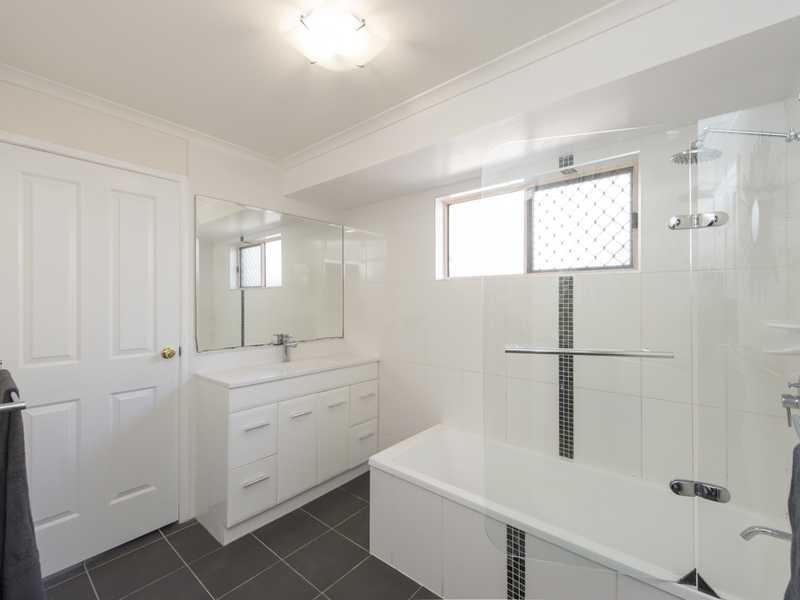 6 Chauvel Court, Boyne Island QLD 4680