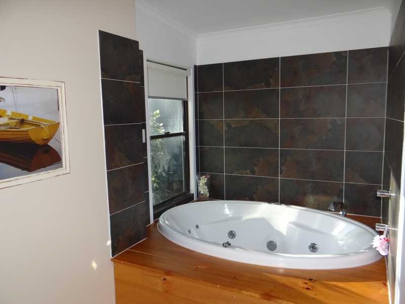 12 The Oaks Road, Tannum Sands QLD 4680