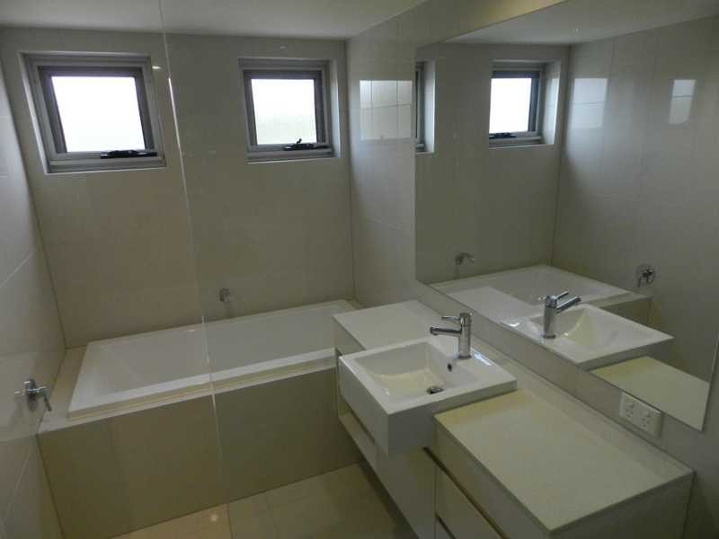 12/2 The Promenade, Boyne Island QLD 4680