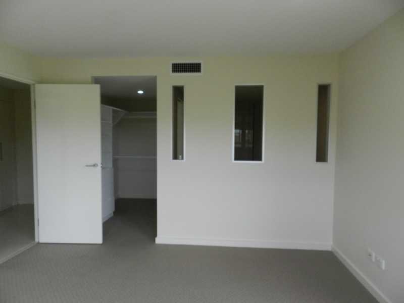 12/2 The Promenade, Boyne Island QLD 4680