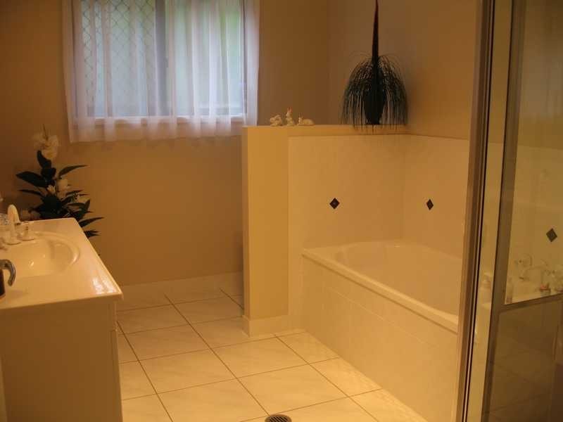 4 Jeana Close, Boyne Island QLD 4680