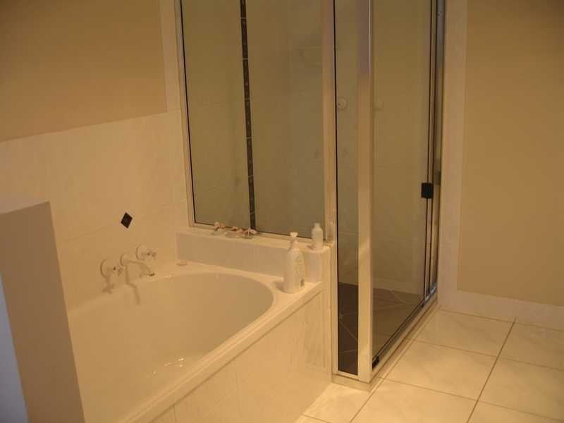 4 Jeana Close, Boyne Island QLD 4680