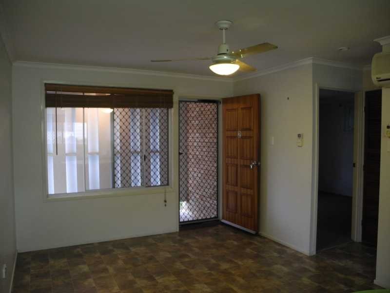 2/8 Hayes Street, Boyne Island QLD 4680