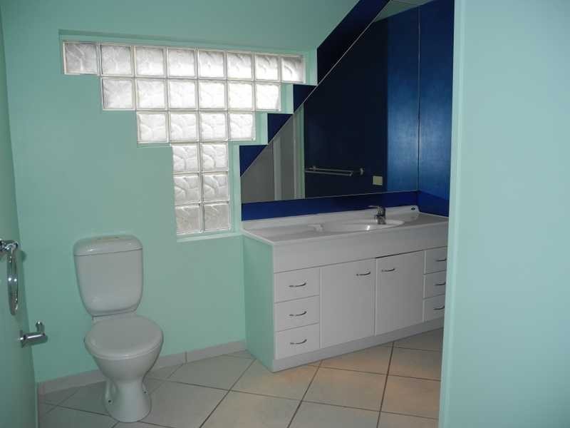 33 Booth Avenue, Tannum Sands QLD 4680