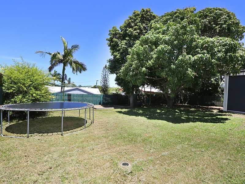 33 Booth Avenue, Tannum Sands QLD 4680