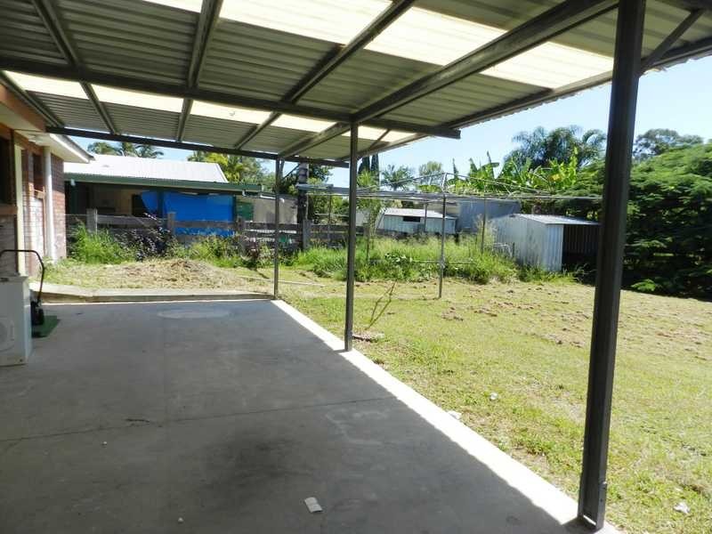 16 Hickman Street, Bororen QLD 4678