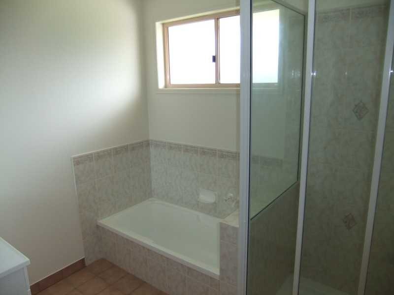 11 Wyndham Avenue, Boyne Island QLD 4680