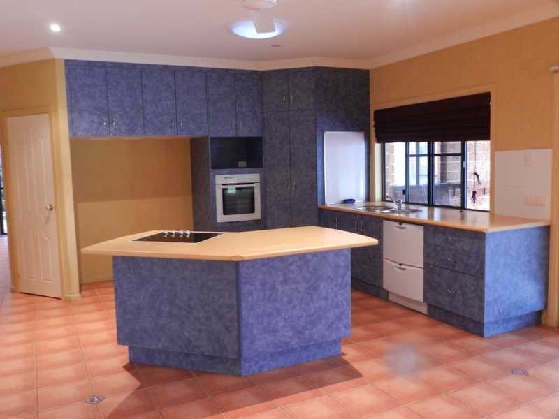 18 Barklya Court, Benaraby QLD 4680