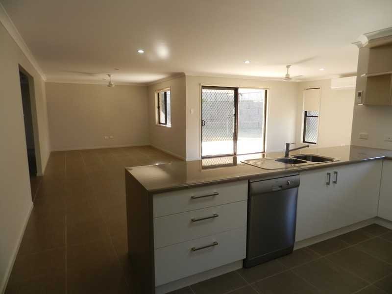 9 Valley Way, Boyne Island QLD 4680