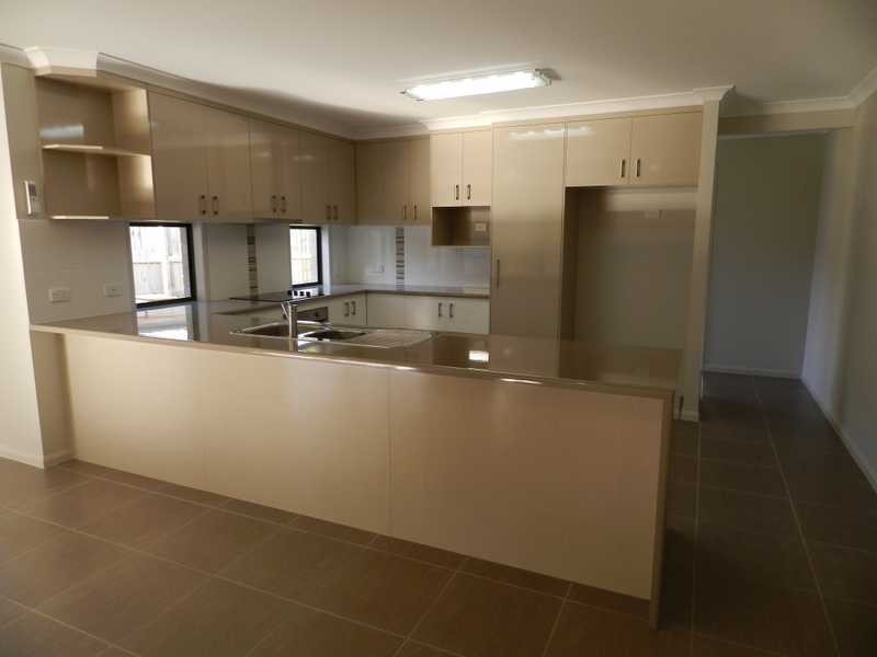 9 Valley Way, Boyne Island QLD 4680