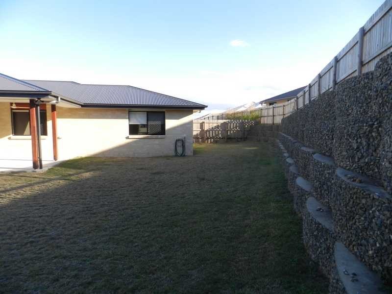 9 Valley Way, Boyne Island QLD 4680