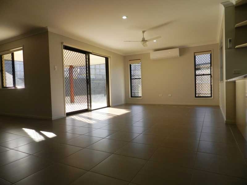 9 Valley Way, Boyne Island QLD 4680