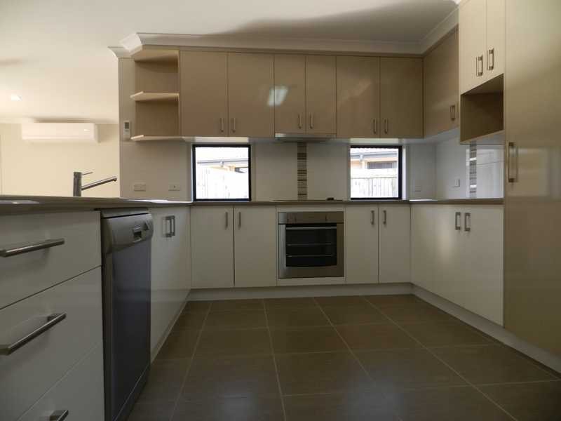 9 Valley Way, Boyne Island QLD 4680