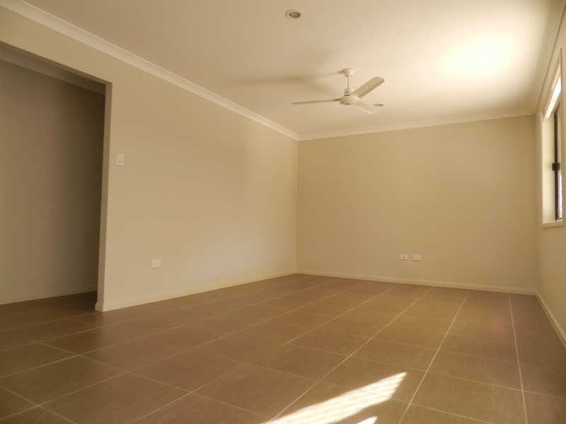 9 Valley Way, Boyne Island QLD 4680