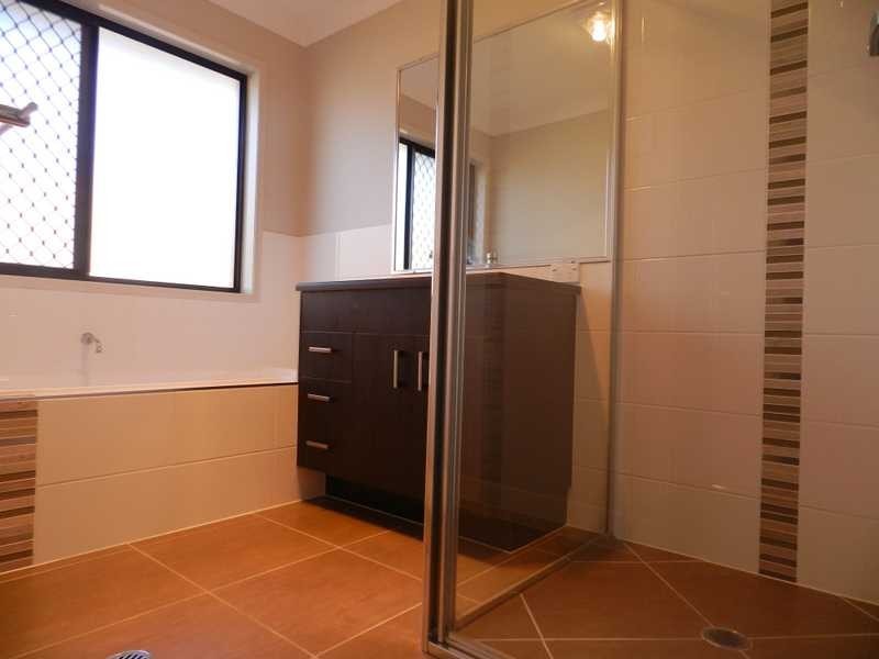 9 Valley Way, Boyne Island QLD 4680