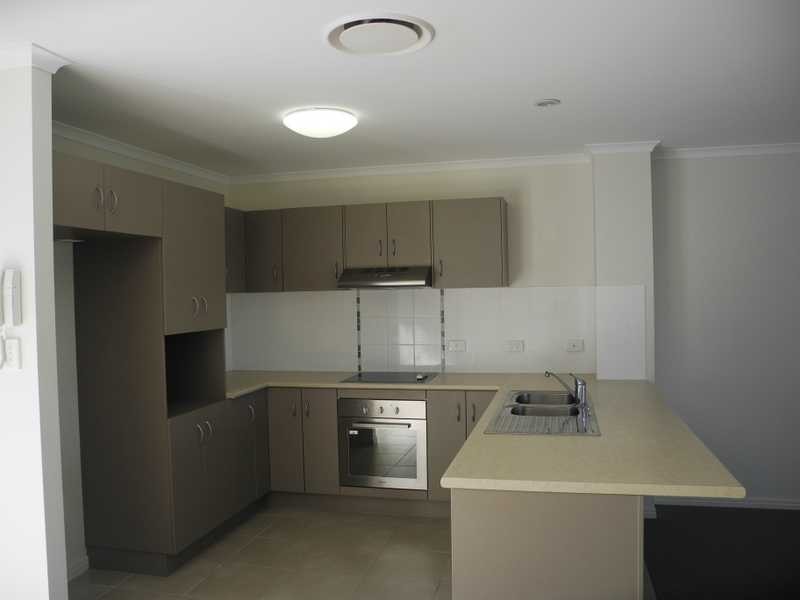 2/10 Arthur Street, Boyne Island QLD 4680