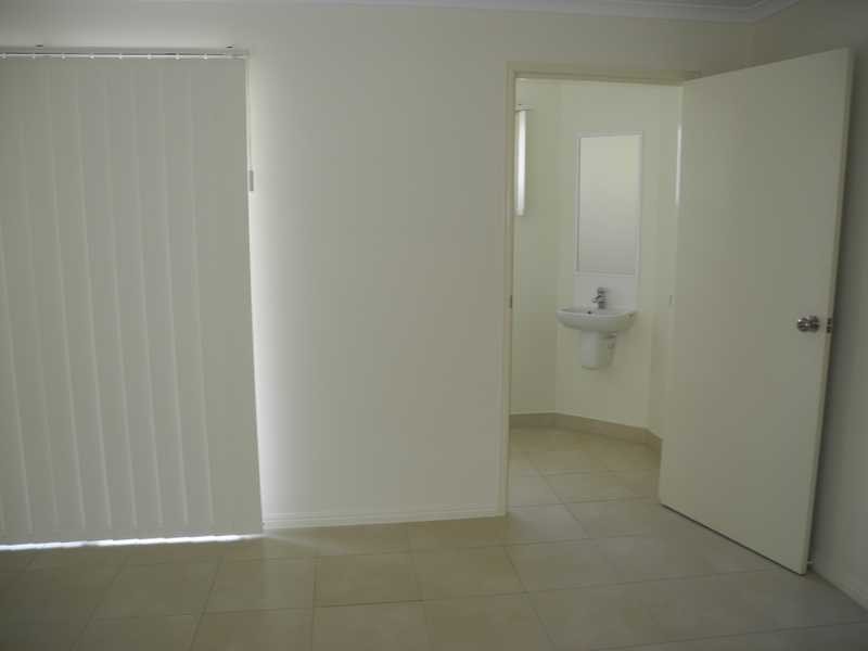 2/10 Arthur Street, Boyne Island QLD 4680