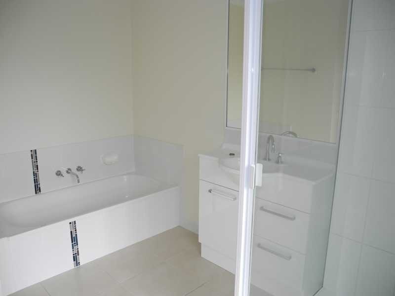 2/10 Arthur Street, Boyne Island QLD 4680