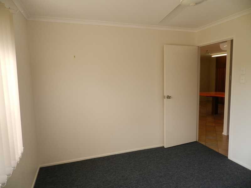 1/8 Hayes Avenue, Boyne Island QLD 4680