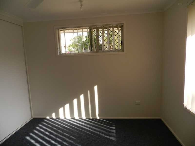 1/8 Hayes Avenue, Boyne Island QLD 4680