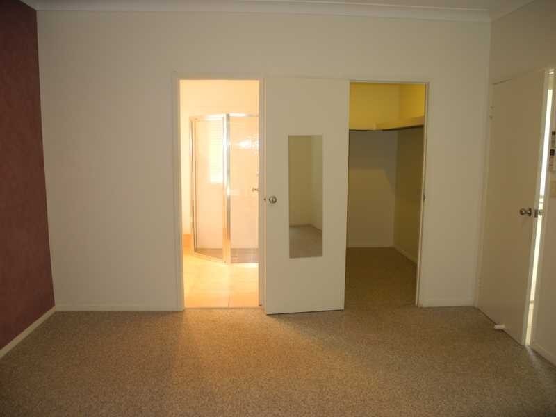 1 Viewpoint Way, New Auckland QLD 4680