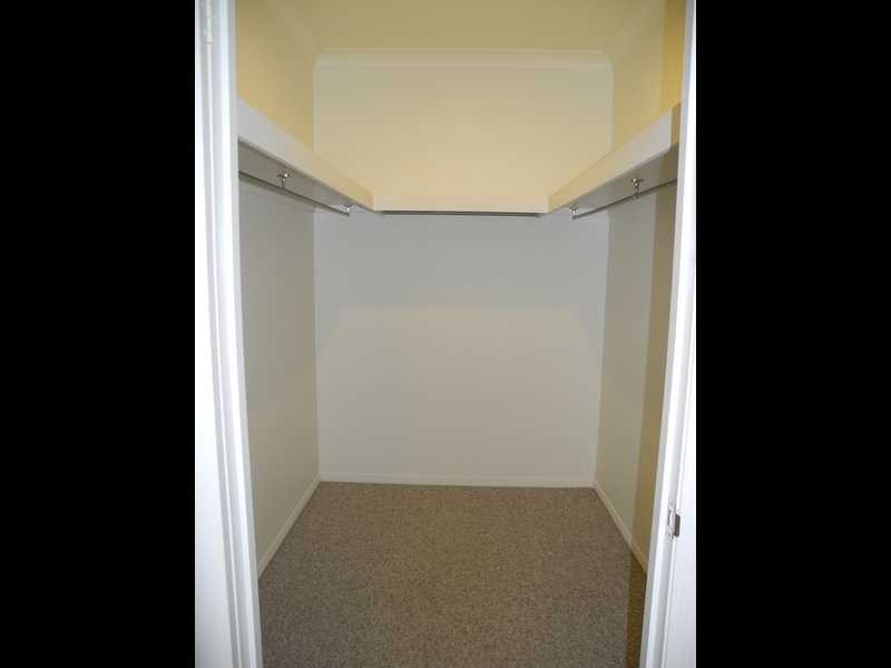 1 Viewpoint Way, New Auckland QLD 4680