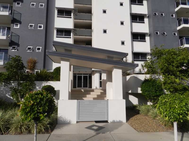 13/2 The Promenade, Boyne Island QLD 4680