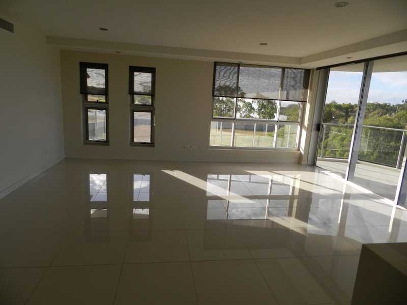 13/2 The Promenade, Boyne Island QLD 4680