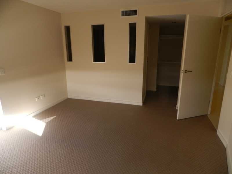 13/2 The Promenade, Boyne Island QLD 4680